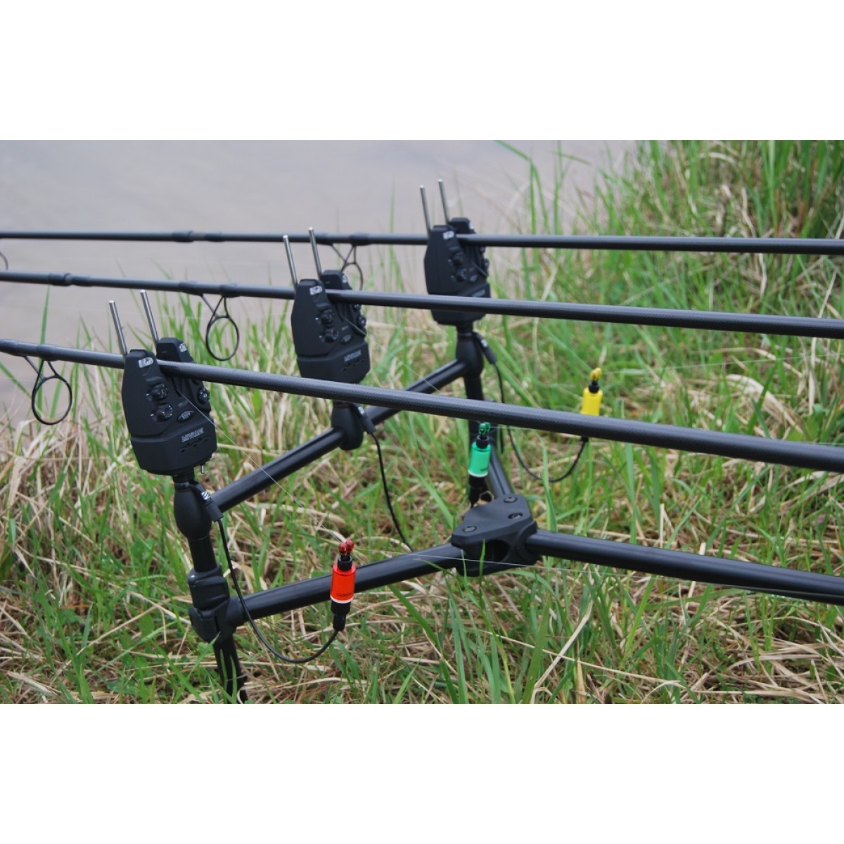 Sonik vaderx 2 rod pod. Сигнализаторы карп про 4+1. Комплекты сигнализаторов поклевки anaconda r-1 set. Карповый сигнализатор. Карповый сигнализатор.